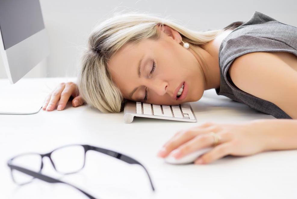 fatigued-blonde-woman-at-computer